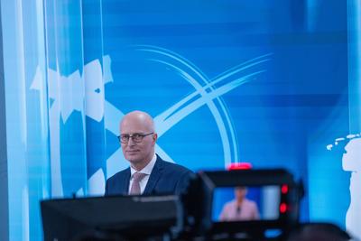 Wahl zur Hamburgischen B?rgerschaft am 2. M?rz 2025 ? Wahlabend Medienzentrum im CCH ? Peter Tschentscher, Erster B?rgermeister und Spitzenkandidat SPD im ZDF-Wahlstudio-stock-foto