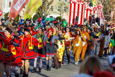 Karneval in Cottbus - Zug der froehlichen Leute 2025-stock-foto
