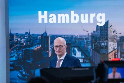 Wahl zur Hamburgischen B?rgerschaft am 2. M?rz 2025 ? Wahlabend Medienzentrum im CCH ? Peter Tschentscher, Erster B?rgermeister und Spitzenkandidat SPD im ZDF-Wahlstudio-stock-foto