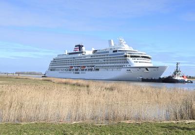 Kreuzfahrtschiff "Asuka III" hat die Meyer Werft verlassen.-stock-foto