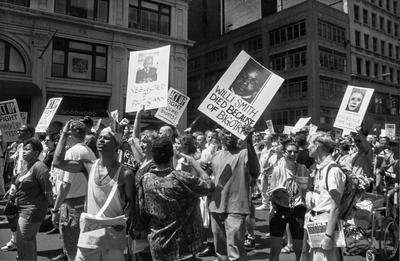 marchers hold up pictures of AIDS victims during NYC Pride March in New York City, USA on June 28th 1992 *** marchers ho-stock-foto