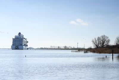 Kreuzfahrtschiff "Asuka III" hat die Meyer Werft verlassen.-stock-foto
