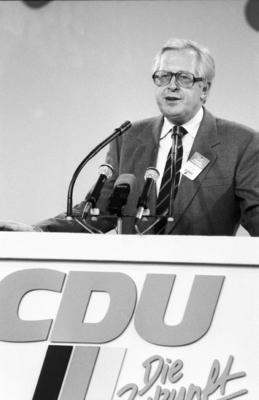 Dr. Bernhard Vogel (Politiker) 10/86 rag Dr. Bernhard Vogel beim CDU-Parteitag in Mainz im Oktober 1986 Mann Politik Mi-stock-photo