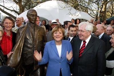 Angela Merkel (GER/CDU-Parteivorsitzende) und Prof. Dr. Bernhard Vogel (GER/CDU/Vorsitzender Konrad Adenauer Stiftung e-stock-photo