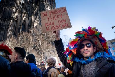 Rosenmontagszug Koeln 2025-stock-foto