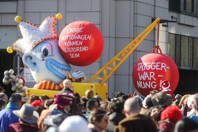 Rosenmontagszug in Duesseldorf-stock-foto