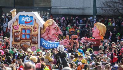Rosenmontagszug in Duesseldorf-stock-foto