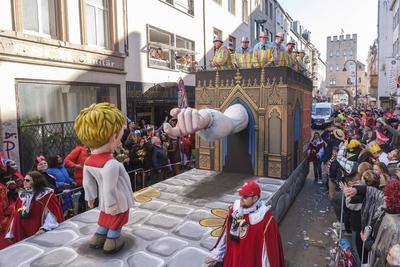 Rosenmontagszug in Koeln-stock-foto