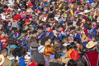 Rosenmontagszug DUS-stock-foto