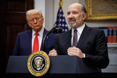Trump Announces $100 billion US Investment by TSMC-stock-foto