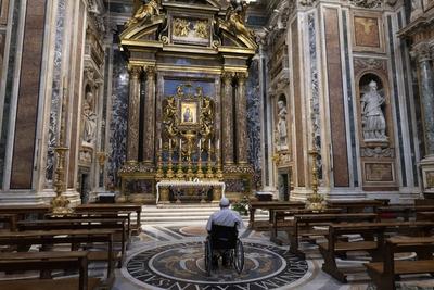 ITALY - POPE FRANCIS WENT TO THE BASILICA SANTA MARIA MAGGIORE TO PRAY IN FRONT OF THE MARIAN ICON " SALUS POPULI TOMANI " IN ROME   - 2024/12/8-stock-foto