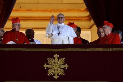 Bildnummer: 59347031  Datum: 13.03.2013  Copyright: imago/Anan SesaPapst Franziskus I, Jorge Mario Bergoglio (Argentinien) pr?sentiert sich den Gl?ubigen PUBLICATIONxNOTxINxITAxFRA Gesellschaft Religion Katholische Kirche Konklave Papstwahl Papst Wahl premiumd x0x xsk 2013 quer Aufmacher Conclave Vaticano Vatican Religion Religione Papa Pope Elezione Election o0 Balkon Loggia Petersdom 59347031 Date 13 03 2013 Copyright Imago Anan Sesa Pope Francis I Jorge Mario  Argentina presents to the Believers PUBLICATIONxNOTxINxITAxFRA Society Religion Catholic Church Conclave Pope choice Pope Choice premiumd x0x xSK 2013 horizontal Highlight  Vaticano Vatican Religion  Dad Pope  ELECTION o0 Balcony Loggia St Peters Cathedral-stock-foto