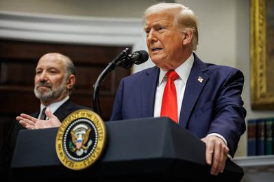 Trump Announces $100 billion US Investment by TSMC-stock-foto