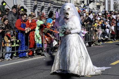 Fasn?chtler Monsterbraut, Luzern, Schweiz, 03.03.2025 *** Carnival Monster Bride, Lucerne, Switzerland, 03 03 2025 PUBLI-stock-foto