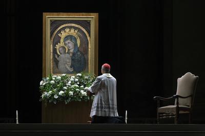 ITALY -  ROSARY PRAYER HELD FOR THE HEALTH OF POPE FRANCIS IN ST PETER'S SQUARE AT THE VATICAN   - 2025/3/3-stock-foto