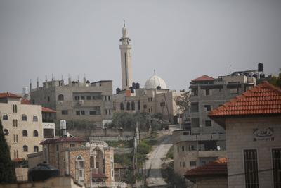 Palestinians inspect an apartment that was targeted by an Israeli air strike in the eastern neighborhood of Jenin-stock-photo