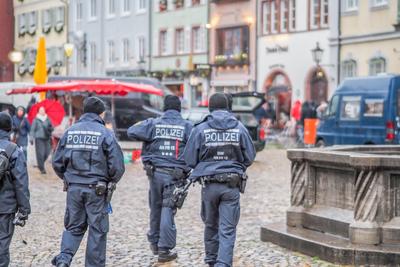 Aussagekr?ftige Symbolfotos zum Thema Blaulicht: Polizei und Einsatzkr?fte - Blaulichtfotos zur Berichterstattung-stock-foto