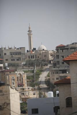 Palestinians inspect an apartment that was targeted by an Israeli air strike in the eastern neighborhood of Jenin-stock-photo
