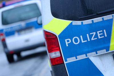 15.01.2024, Berlin, Polizeieinsatz Schriftzug in Nahaufnahme. Berlin Deutschland *** 15 01 2024, Berlin, police operatio-stock-foto