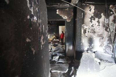 Palestinians inspect an apartment that was targeted by an Israeli air strike in the eastern neighborhood of Jenin-stock-photo