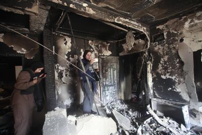 Palestinians inspect an apartment that was targeted by an Israeli air strike in the eastern neighborhood of Jenin-stock-photo
