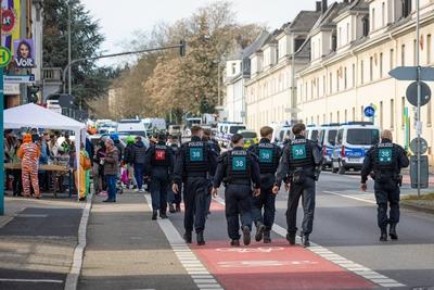 Fastnachtsumzug "Klaa Paris" im Frankfurter Stadtteil Heddernheim-stock-foto