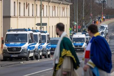 Fastnachtsumzug "Klaa Paris" im Frankfurter Stadtteil Heddernheim-stock-foto