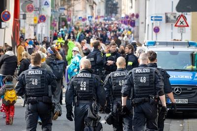 Fastnachtsumzug "Klaa Paris" im Frankfurter Stadtteil Heddernheim-stock-foto