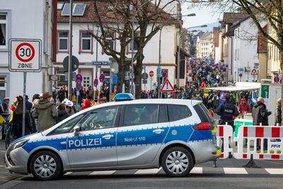 Fastnachtsumzug "Klaa Paris" im Frankfurter Stadtteil Heddernheim-stock-foto