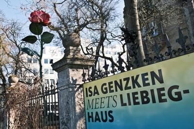 05.03.2025, Frankfurt, DEU Isa Genzken meets Liebieghaus. Inmitten der 5000 Jahre umfassenden Skulpturensammlung in Fran-stock-photo