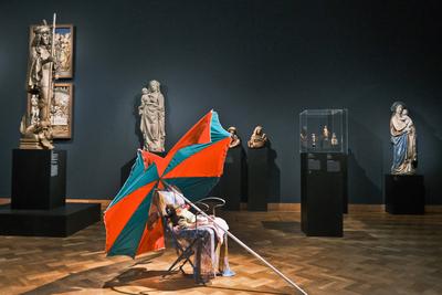 05.03.2025, Frankfurt, DEU Isa Genzken meets Liebieghaus. Inmitten der 5000 Jahre umfassenden Skulpturensammlung in Fran-stock-photo