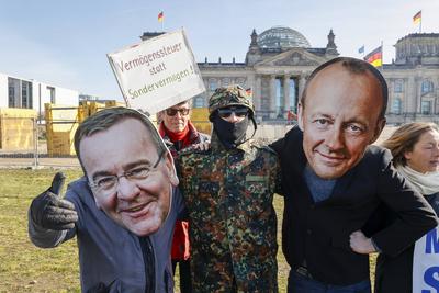 Protestaktion gegen ein m?gliches neues Sonderverm?gen in Berlin-stock-photo
