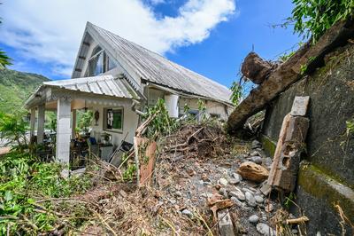 La R?union : d?g?ts dans une maison apr?s le passage du cyclone Garance ? Bellepierre-stock-foto