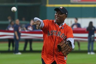Houston Mayor Sylvester Turner throws out the first pitch at Minute Maid Field before the Houston Astros play the New Yo-stock-foto