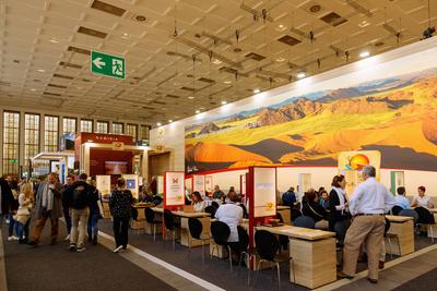 Internationale Tourismusb?rse Berlin ITB, Stand von Namibia (Namibia Tourism Board), Besucher und H?ndler in Halle 20 **-stock-foto