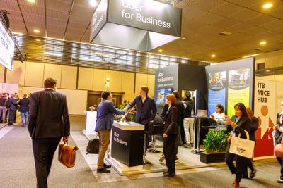 Internationale Tourismusb?rse Berlin ITB, Stand von Uber for Business (Uber Germany GmbH), Besucher und H?ndler in Halle-stock-foto