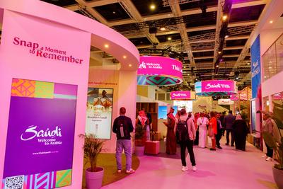 Internationale Tourismusb?rse Berlin ITB, Stand von Saudi-Arabien (Saudi Tourism Authority), Besucher und H?ndler in Hal-stock-foto