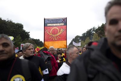 Post Protest gegen Postgesetz DEU, Deutschland, Germany, Berlin, 09.10.2023 Demonstranten der Deutschen Post AG und der-stock-foto