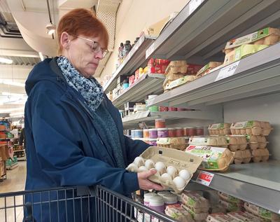Marktkauf - Einkauf zu Zeiten von Inflation. Marktkauf - Einkauf in einem Supermarkt oder Discounter *** Marktkauf shopp-stock-foto