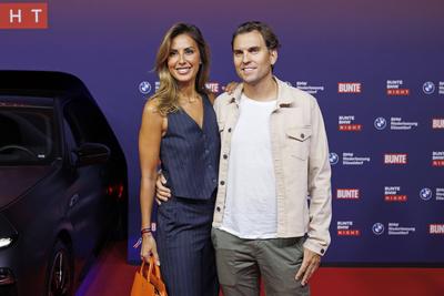 Fernsehmoderatorin Jana Azizi und Sportler Johann Ackermann bei der Bunte BMW NIGHT im Museum Sammlung Philara. D?sseldo-stock-foto