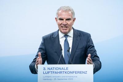 3. Nationale Luftfahrtkonferenz in Hamburg Titel Luftfahrt: innovativ und klimaneutral Carsten Spohr, Vorstandsvorsitzen-stock-foto
