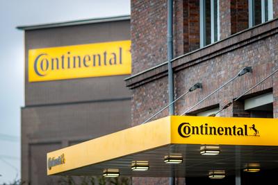 Ein Schild des Unternehmens Continental vor deren Hauptverwaltung in Hannover, 03.02.2022. Hannover Deutschland *** A si-stock-foto