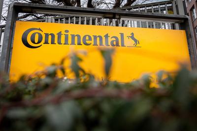 Ein Schild des Unternehmens Continental vor deren Hauptverwaltung in Hannover, 03.02.2022. Hannover Deutschland *** A si-stock-foto