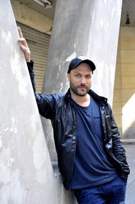 Tobias Kratzer Der Regisseur Tobias Kratzer an der Komischen Oper an der Behrenstra?e in Berlin Mitte F?r die Spielzeit-stock-photo