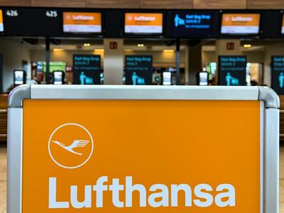 Symbolfoto und Themenbild der Fluglinie Lufthansa Symbolbild und Themenfoto mit Logo der Deutschen Flugline und Airline-stock-foto