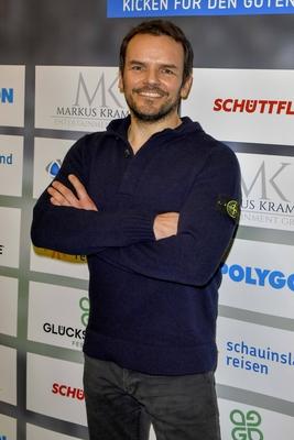 Steffen Henssler deutscher Koch, Kochbuchautor, Fernsehkoch und Entertainer teilnehmer am Schauinsland Reisen Cup 2023 dem Charity Promi Fussballspiel Poldi grillt den Henssler in der Schwalbe-Arena am Sonntag 08.Januar 2023 in Gummersbach in der Schwalbe-Arena am Sonntag 08.Januar 2023 in Gummersbach NRW Deutschland *** Steffen Henssler German Cook, Cookbook author, Fernsehkoch and Entertainer Participants on Schauinsland Travel Cup 2023 the Charity Celebrity Football match Poldi grills the Henssler in the Swallow Arena on Sunday 08 January 2023 in Gummersbach in the Swallow Arena on Sunday 08 January 2023 in Gummersbach NRW Germany-stock-photo
