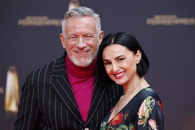 Schauspielerin Mimi Fiedler und ihr Ehemann Produzent Otto Steiner bei der Deutsche Fernsehpreis 2022 - Die TV-Highlight-stock-foto