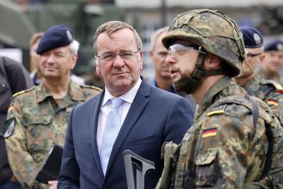Antrittsbesuch von Bundesverteidigungsminister Boris Pistorius (SPD) bei der Cybertruppe bzw. dem milit?rischen Organisa-stock-foto