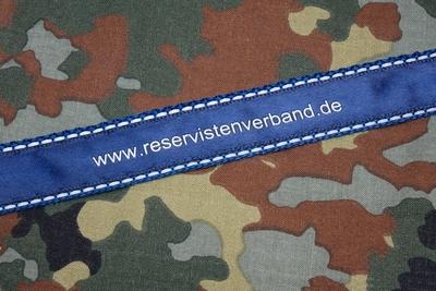 Schl?sselband auf einem Tarnstoff Schl?sselband auf einem Tarnstoff, 28.03.2019, Borkwalde, Brandenburg, Ein Schl?sselb-stock-foto