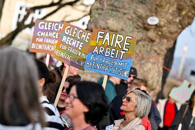 Demonstration Internationaler Frauentag in Linz-stock-photo